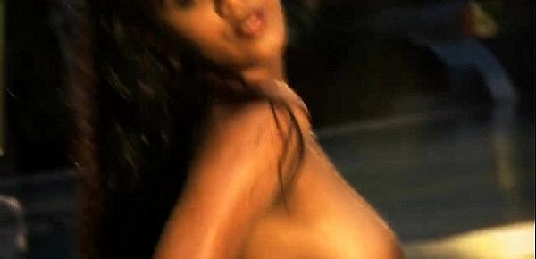  Bathe The Bollywood Beauty